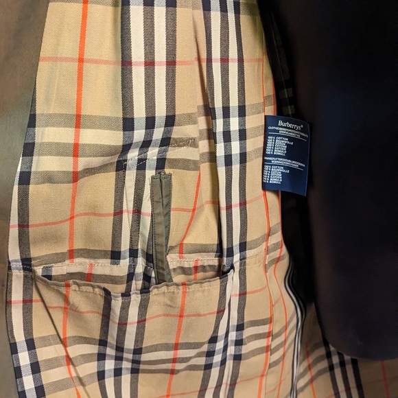 Burberry iridescent green trenchcoat - Picture 8 of 8